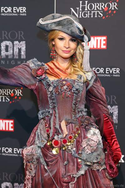 Jana Julie Kilka (Jessica Stiehl) bei der Horror Glam Night 2014