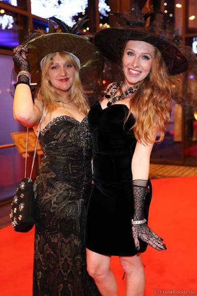 Georgina Fleur, Elisabeth Bülowius (Schwester von Georgina Bülowius) bei der Horror Glam Night 2014 im Europa-Park