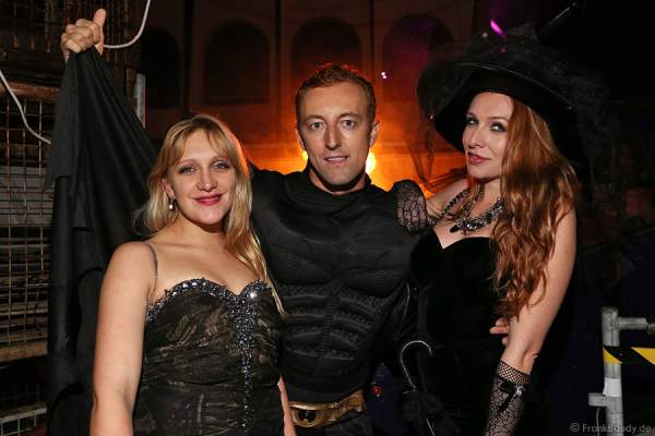 Elisabeth Bülowius (Schwester von Georgina Bülowius), Prinz Mario-Max zu Schaumburg-Lippe, Georgina Fleur bei der Horror Glam Night 2014 im Europa-Park