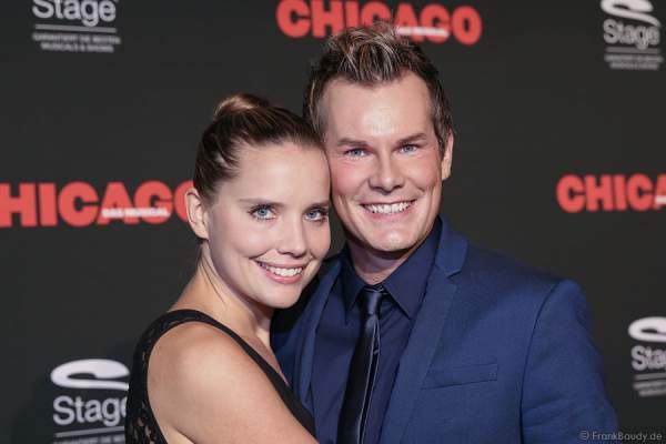 Moderator Malte Arkona mit Begleitung