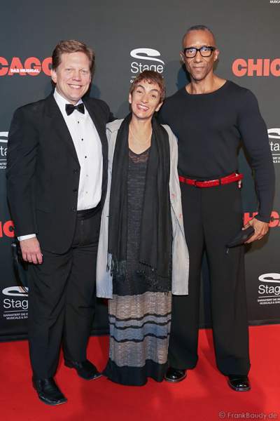 "Chicago"-Kreativteam: Robert Bowan (Supervising Music Director), Tanja Nardini (Associate Director) und Gregory Butler (Associate Choreographer, rechts)