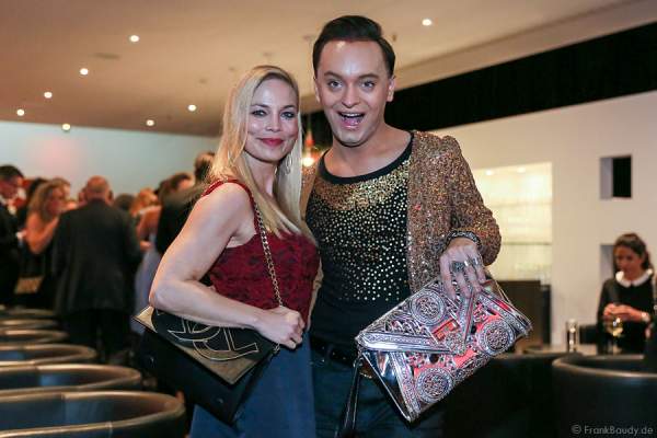 Ex-Boxerin Regina Halmich und Ex-"Dschungelcamp"-Bewohner Julian Stoeckel