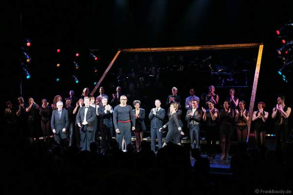 Schlussapplaus bei der Premiere von Chicago