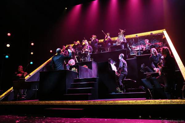 Klaus Wilhelm mit Orchester