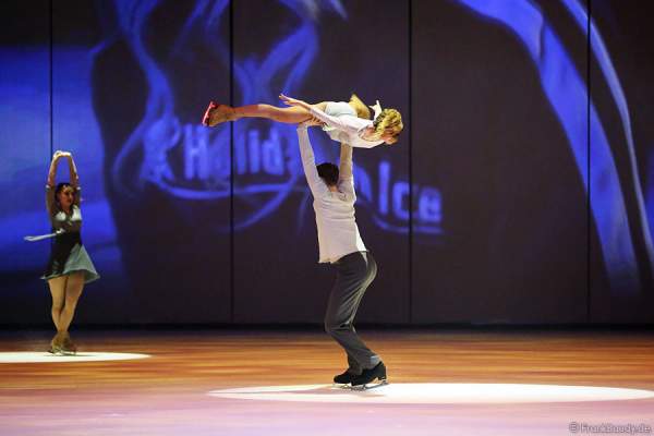 Pernelle Carron und Lloyd Jones bei Holiday on Ice PASSION