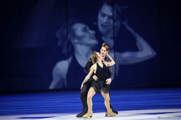 Pernelle Carron und Lloyd Jones bei Holiday on Ice PASSION