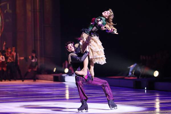 Pernelle Carron und Lloyd Jones bei Holiday on Ice PASSION
