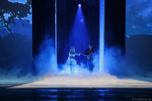 Annette Dytrt und Timofey Obleukhov bei Holiday on Ice PASSION