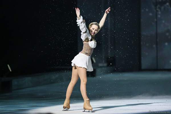 Annette Dytrt bei Holiday on Ice PASSION