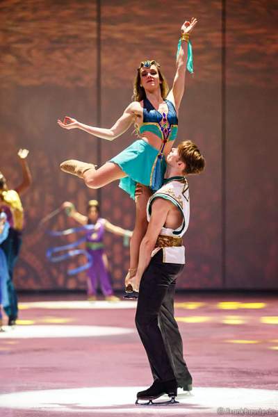 Pernelle Carron und Lloyd Jones bei Holiday on Ice PASSION