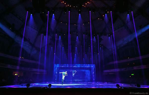 Pernelle Carron und Lloyd Jones bei Holiday on Ice PASSION