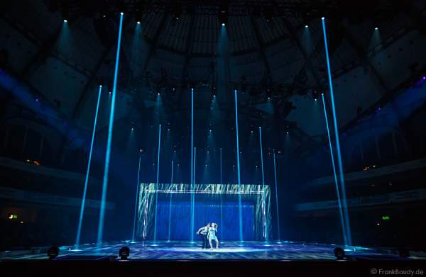 Pernelle Carron und Lloyd Jones bei Holiday on Ice PASSION