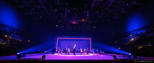 Jay-s Ollier mit Feuer bei Holiday on Ice PASSION