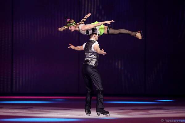 Pernelle Carron und Lloyd Jones bei Holiday on Ice PASSION
