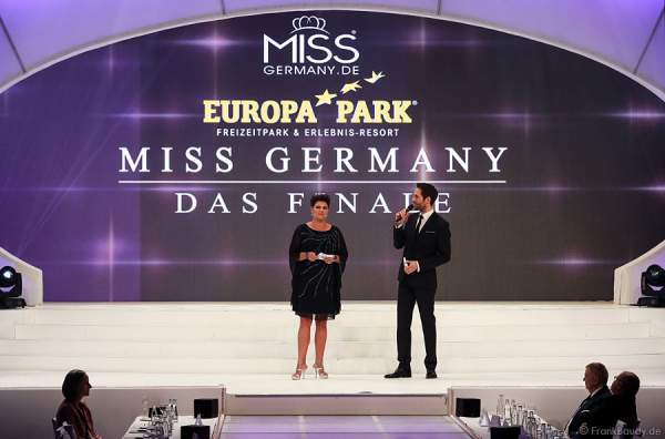 Ines Klemmer - TV-Moderatorin, Ex-Miss Germany & Queen of the World und Alexander Mazza als Moderatoren beim Miss Germany 2015 Finale im Europa-Park