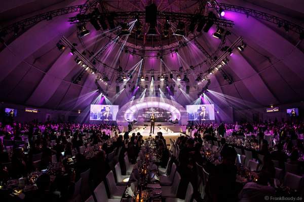 Festliche Gala mit Moderator Alexander Mazza bei der Wahl der Miss Germany 2015 im Europa-Park