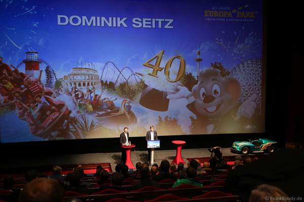 Der bisherige Pressesprecher Dominik Seitz stellt seinen Nachfolger Jakob Wahl vor