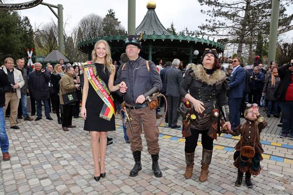 Tutursula von Ungefähr, Olga Hoffmann - Miss Germany 2015 und Pierre de Vapeur im Steampunk-Look