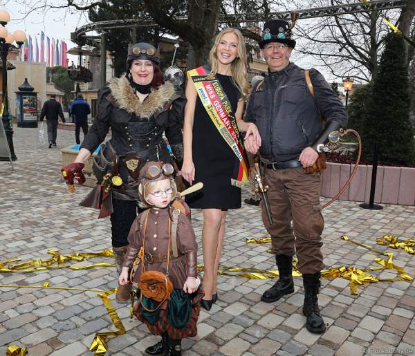 Tutursula von Ungefähr, Olga Hoffmann - Miss Germany 2015 und Pierre de Vapeur im Steampunk-Look