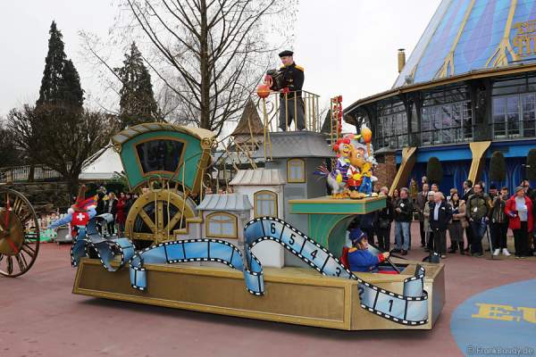 Die neuen Paradewagen im Steampunk-Look im Europa-Park 2015