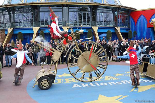 Die neuen Paradewagen im Steampunk-Look im Europa-Park 2015