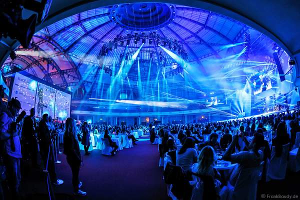 Showlasersystemen von Ray Technologies (RTI) beim PRG LEA - Live Entertainment Award 2015 (LEA Award)