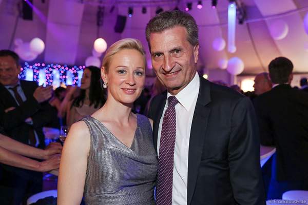 Günther Oettinger mit Lebensgefährtin Friederike Beyer bei der After-Show-Party des Radio Regenbogen Award 2015