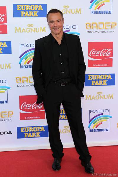 Hannes Jaenicke auf dem roten Teppich beim Radio Regenbogen Award 2015