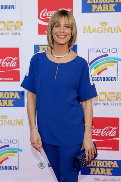 Valerie Niehaus auf dem roten Teppich beim Radio Regenbogen Award 2015