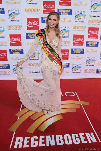 MISS Germany 2015 - Olga Hoffmann auf dem roten Teppich beim Radio Regenbogen Award 2015