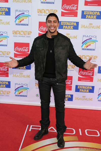 Andreas Bourani auf dem roten Teppich beim Radio Regenbogen Award 2015