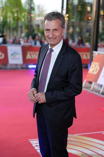 Günther Oettinger auf dem roten Teppich beim Radio Regenbogen Award 2015