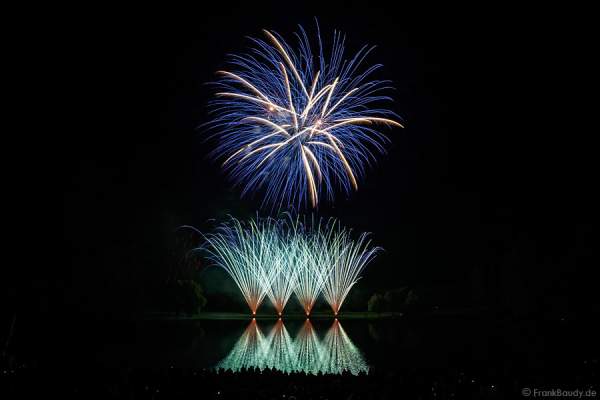 Feuerwerk von Weco bei Rhein in Flammen - Bonn 2015