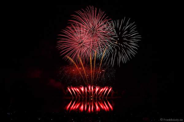 Musikfeuerwerk bei Rhein in Flammen - Bonn 2015