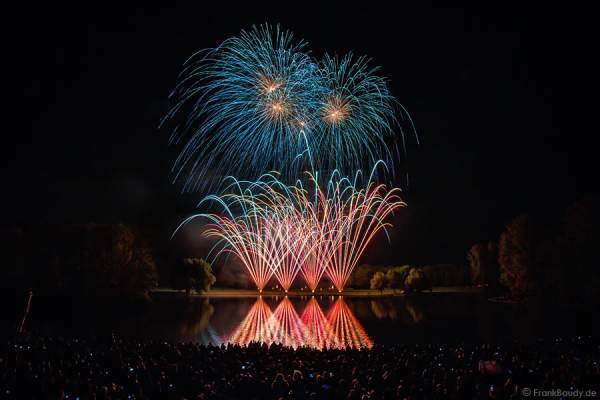 Musikfeuerwerk bei Rhein in Flammen - Bonn 2015