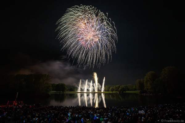 Feuerwerk bei Rhein in Flammen - Bonn 2015