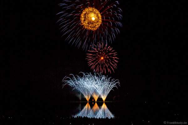 Feuerwerk bei Rhein in Flammen - Bonn 2015