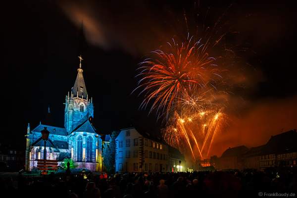 Feuerwerk (Feu d'artifice) beim Pfingstfest (Les Fêtes de Pentecôte) in Weißenburg (Wissembourg) 2015