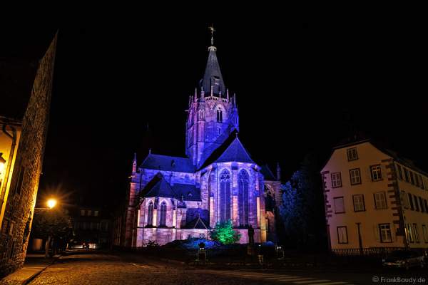 Abteikirche St. Peter und Paul beleuchtet in Weißenburg