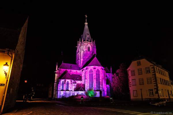 Abteikirche St. Peter und Paul beleuchtet in Weißenburg