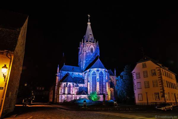 Abteikirche St. Peter und Paul beleuchtet in Weißenburg