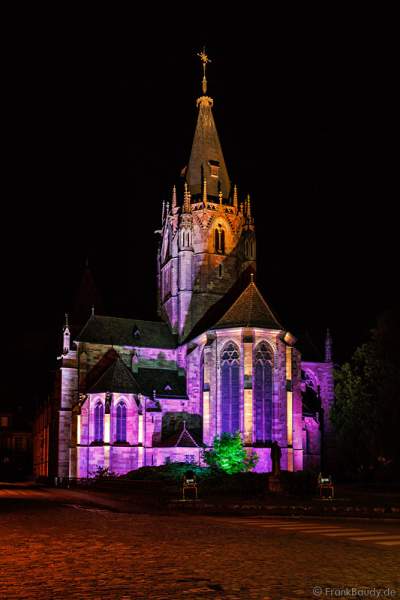 Abteikirche St. Peter und Paul beleuchtet in Weißenburg