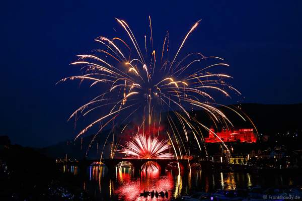 Feuerwerk auf der Alten Brücke bei der Heidelberger Schlossbeleuchtung 2015