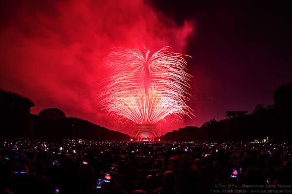 Feuerwerk auf dem Eiffelturm zum Nationalfeiertag 2015 in Paris