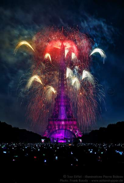 Feuerwerk auf dem Eiffelturm zum Nationalfeiertag 2015 in Paris