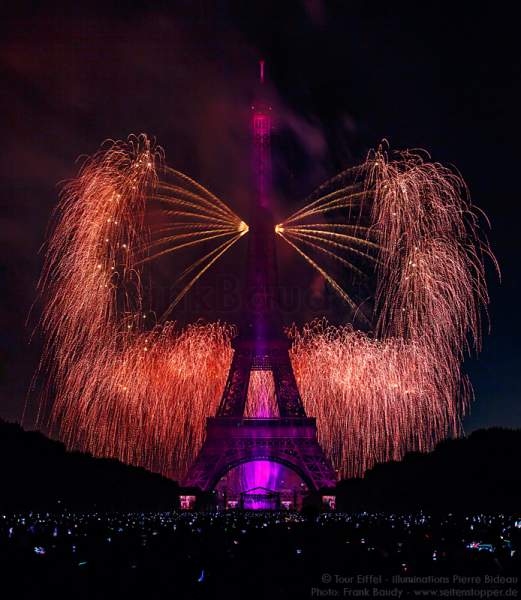 Feuerwerk auf dem Eiffelturm zum Nationalfeiertag 2015 in Paris
