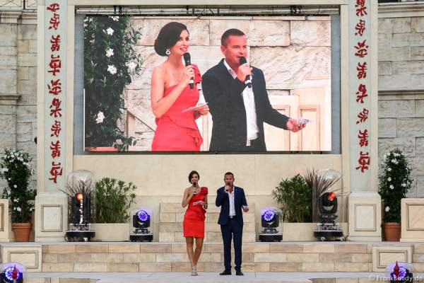 Moderation Doris Schmidts (Miss Germany 2009) und Lutz Riemenschneider - 1. Europäischer Missen TEAM-Cup im Europa-Park