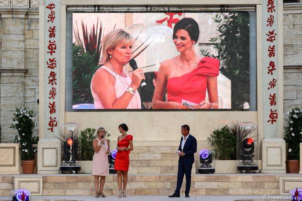 Mauritia Mack beim Interview mit Doris Schmidts - 1. Europäischer Missen TEAM-Cup im Europa-Park