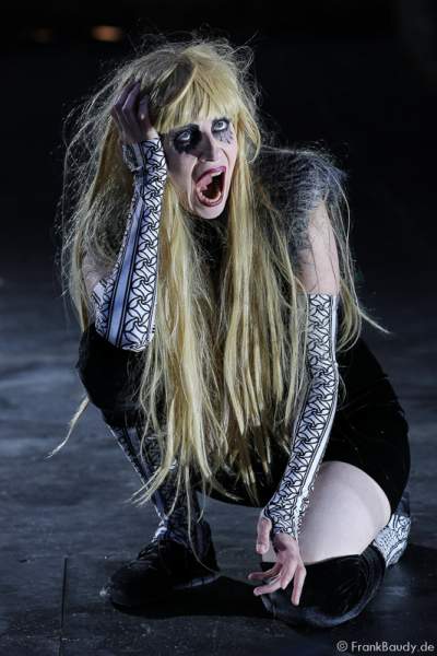 Tänzerin bei Gemetzel - Nibelungen-Festspiele 2015 in Worms