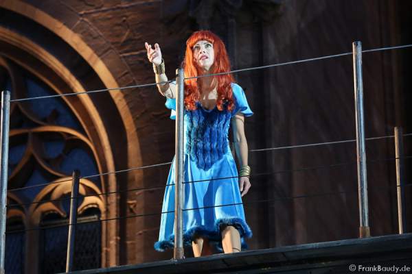 Judith Rosmair (Kriemhild) bei Gemetzel - Nibelungen-Festspiele 2015 in Worms